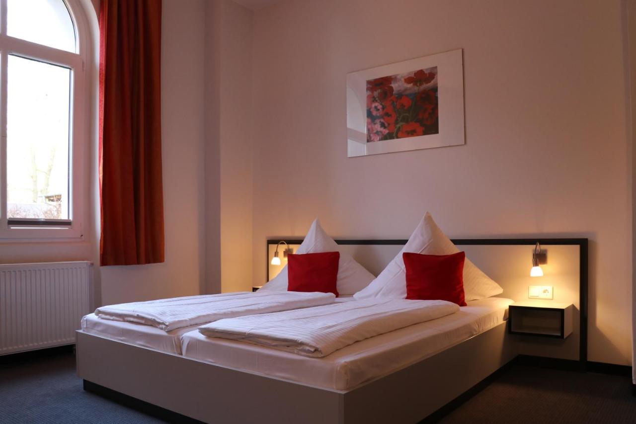 Hotel Zwischen Den Seen Waren  Exterior photo